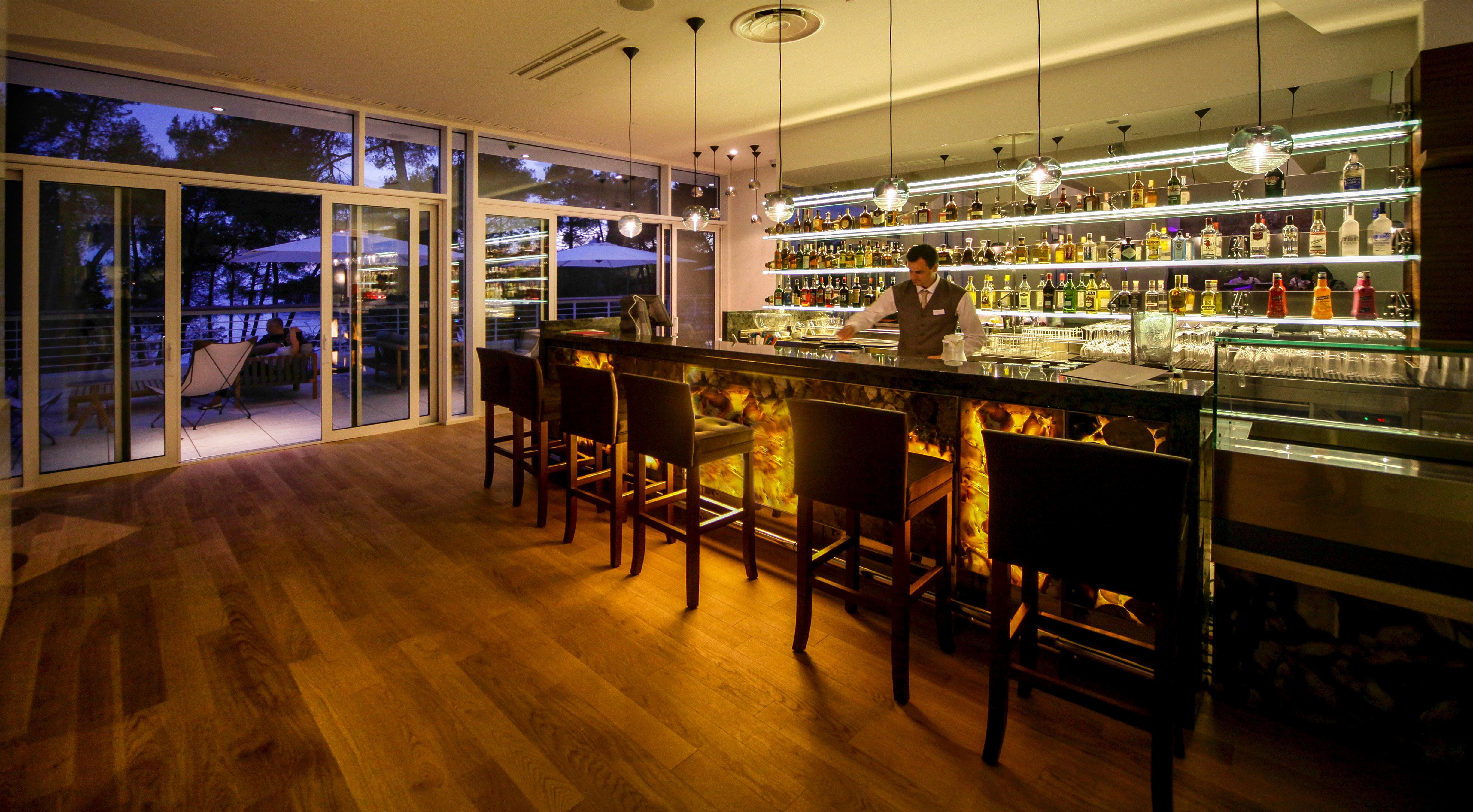 מאלי לוסיניי Hotel Bellevue מראה חיצוני תמונה