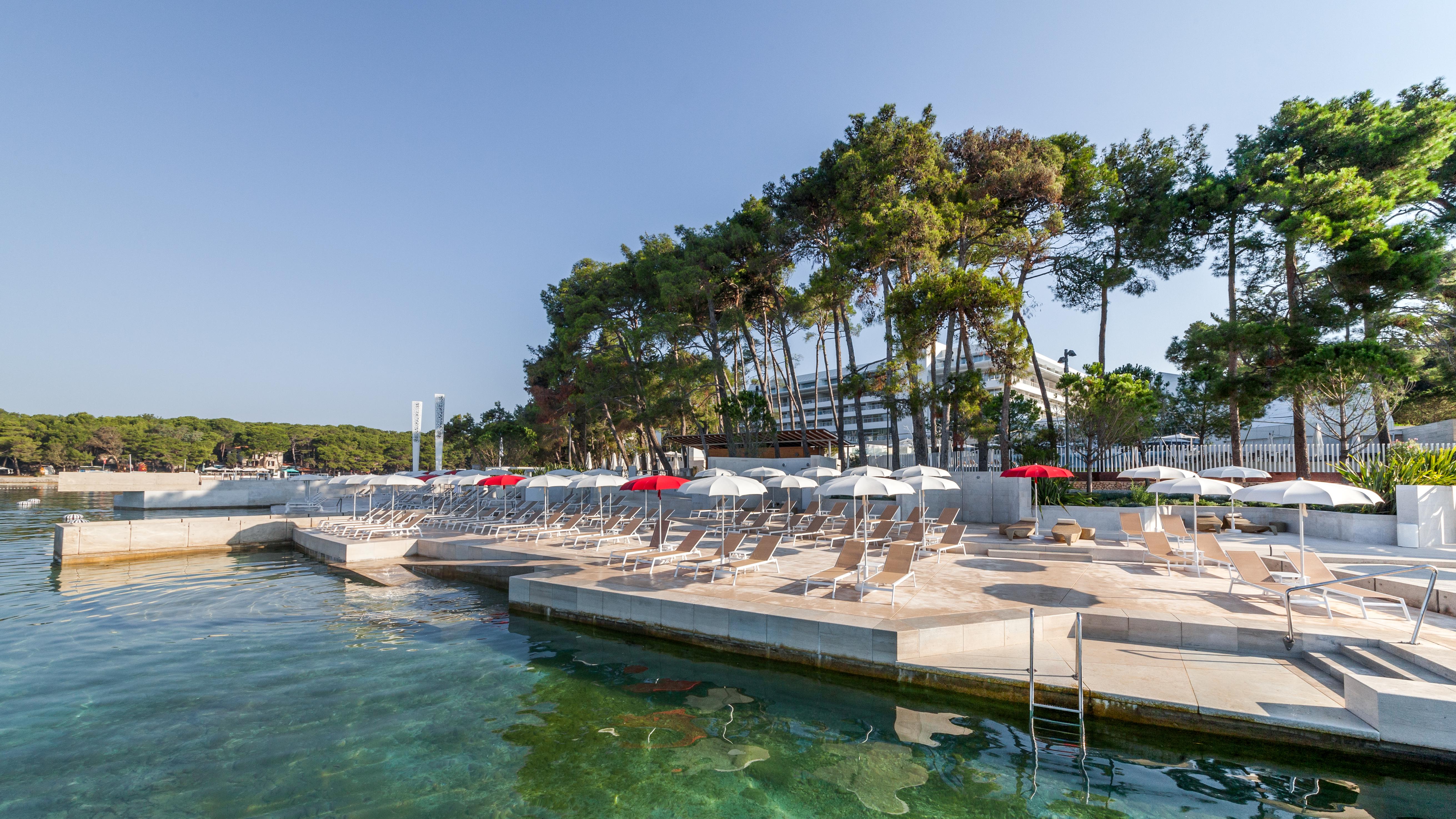 מאלי לוסיניי Hotel Bellevue מראה חיצוני תמונה