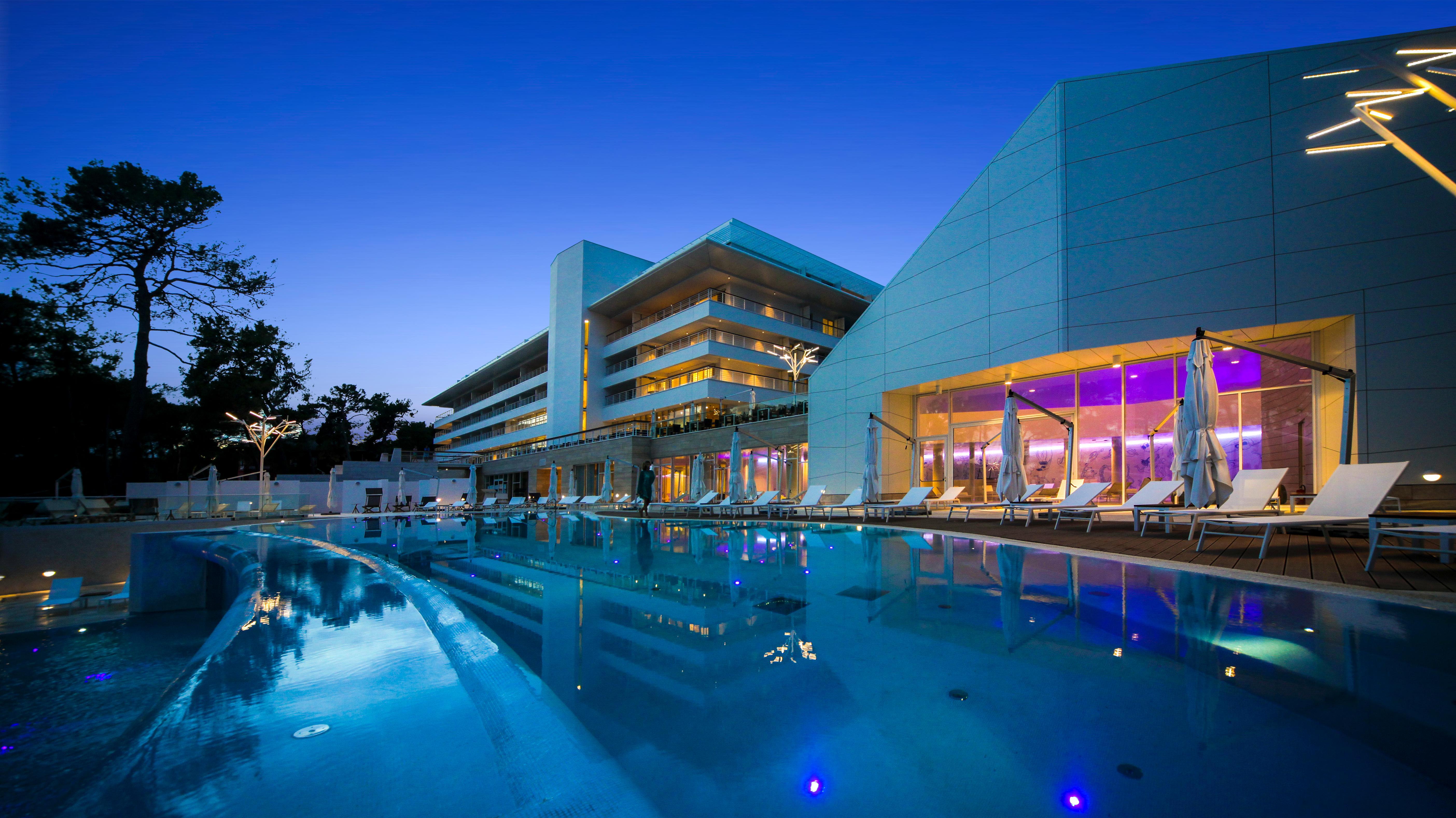 מאלי לוסיניי Hotel Bellevue מראה חיצוני תמונה