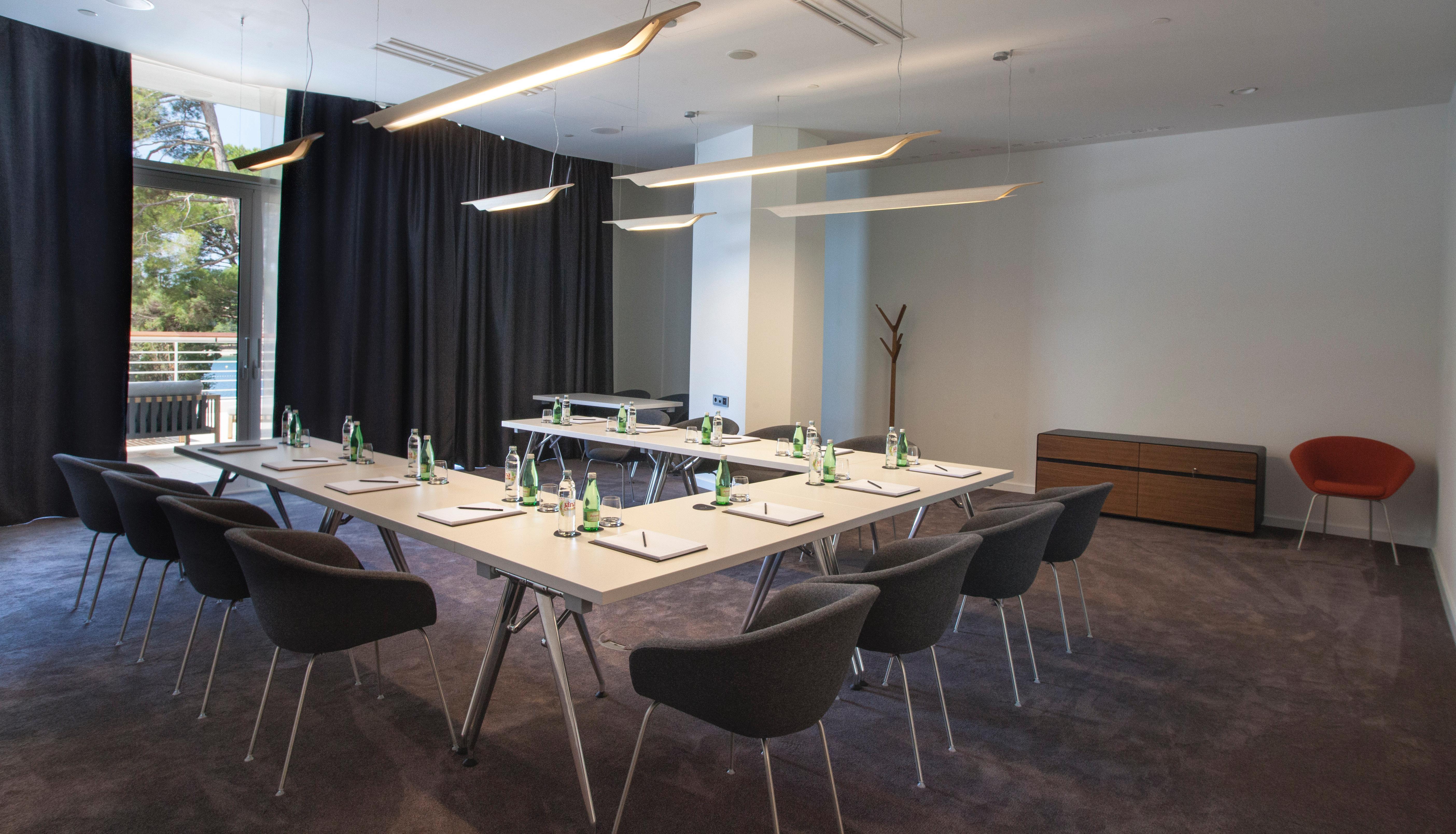 מאלי לוסיניי Hotel Bellevue מראה חיצוני תמונה