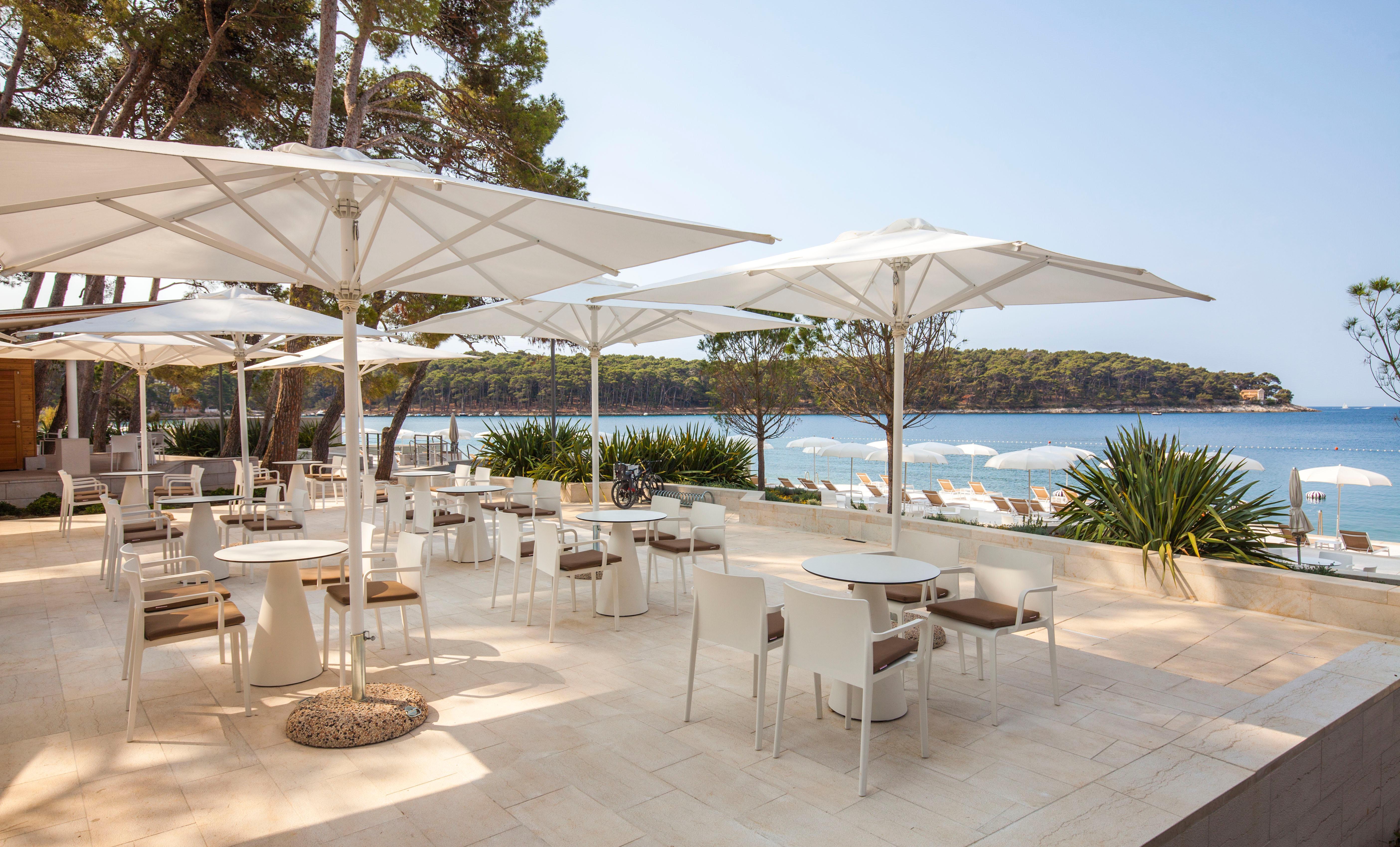 מאלי לוסיניי Hotel Bellevue מראה חיצוני תמונה