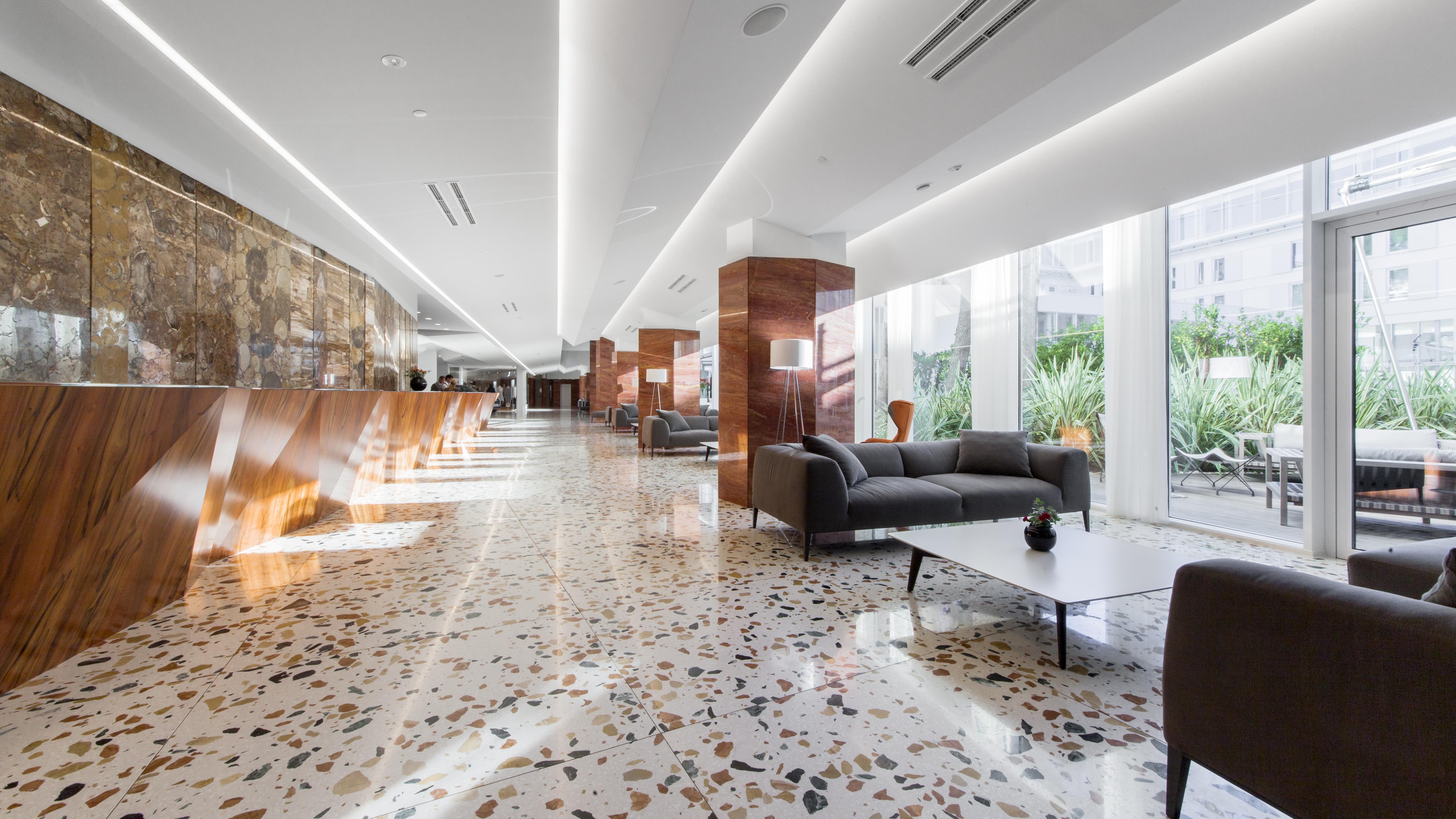 מאלי לוסיניי Hotel Bellevue מראה חיצוני תמונה