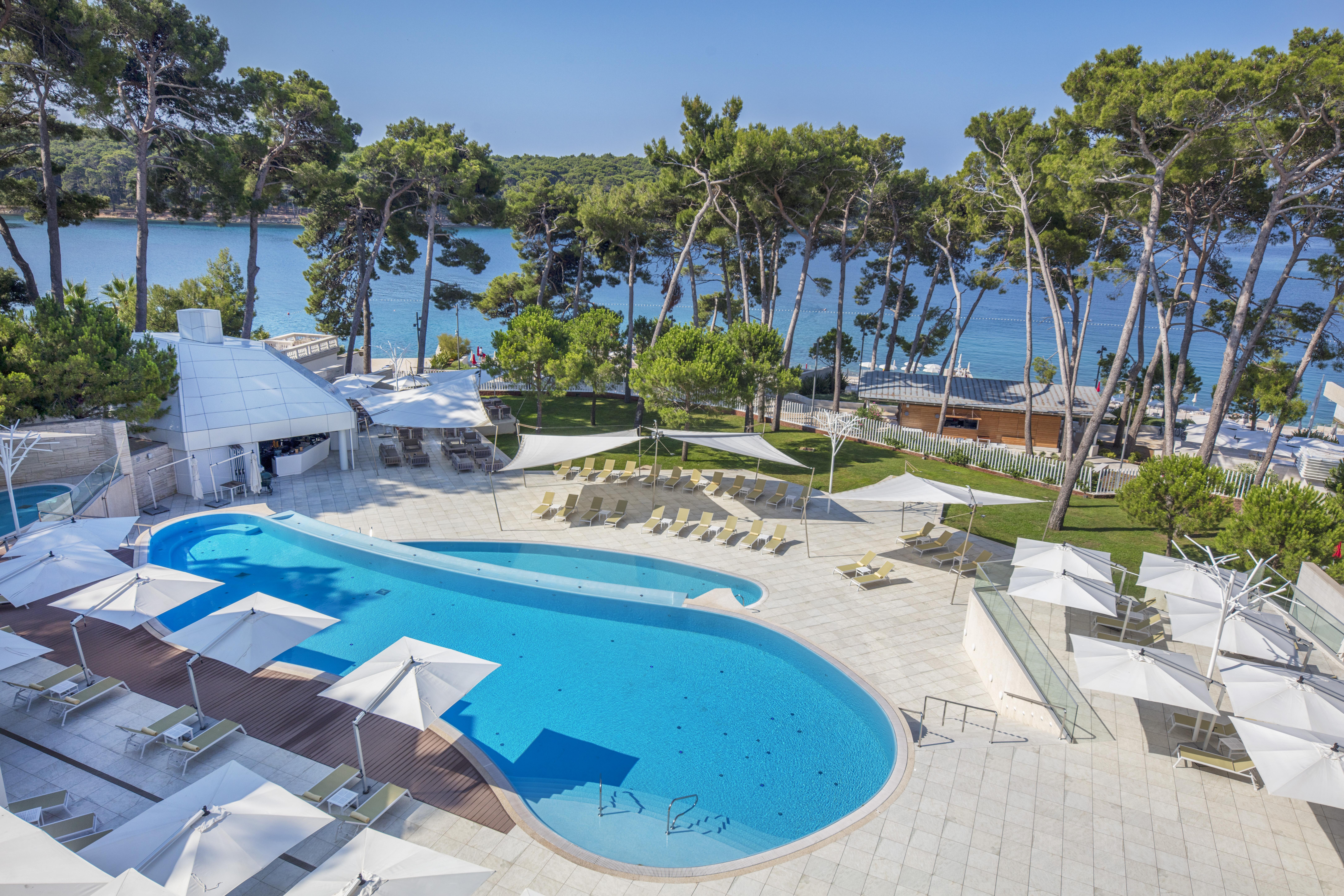 מאלי לוסיניי Hotel Bellevue מראה חיצוני תמונה