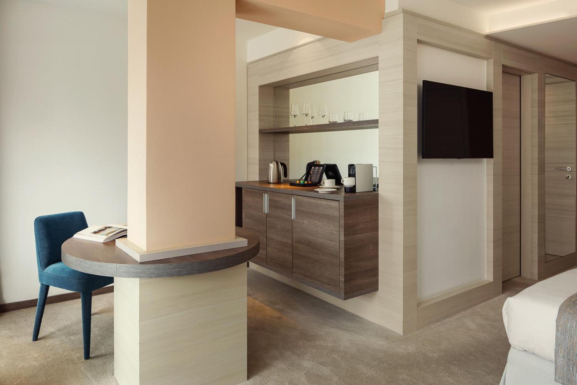 מאלי לוסיניי Hotel Bellevue מראה חיצוני תמונה