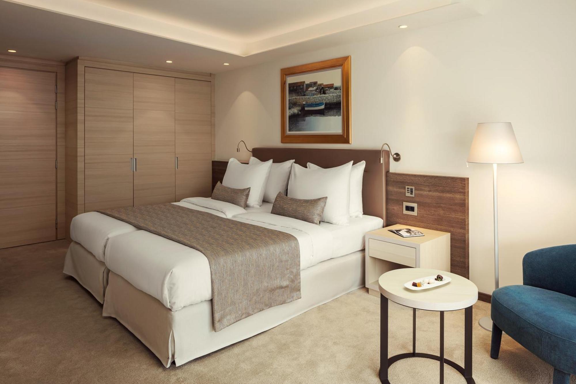 מאלי לוסיניי Hotel Bellevue מראה חיצוני תמונה