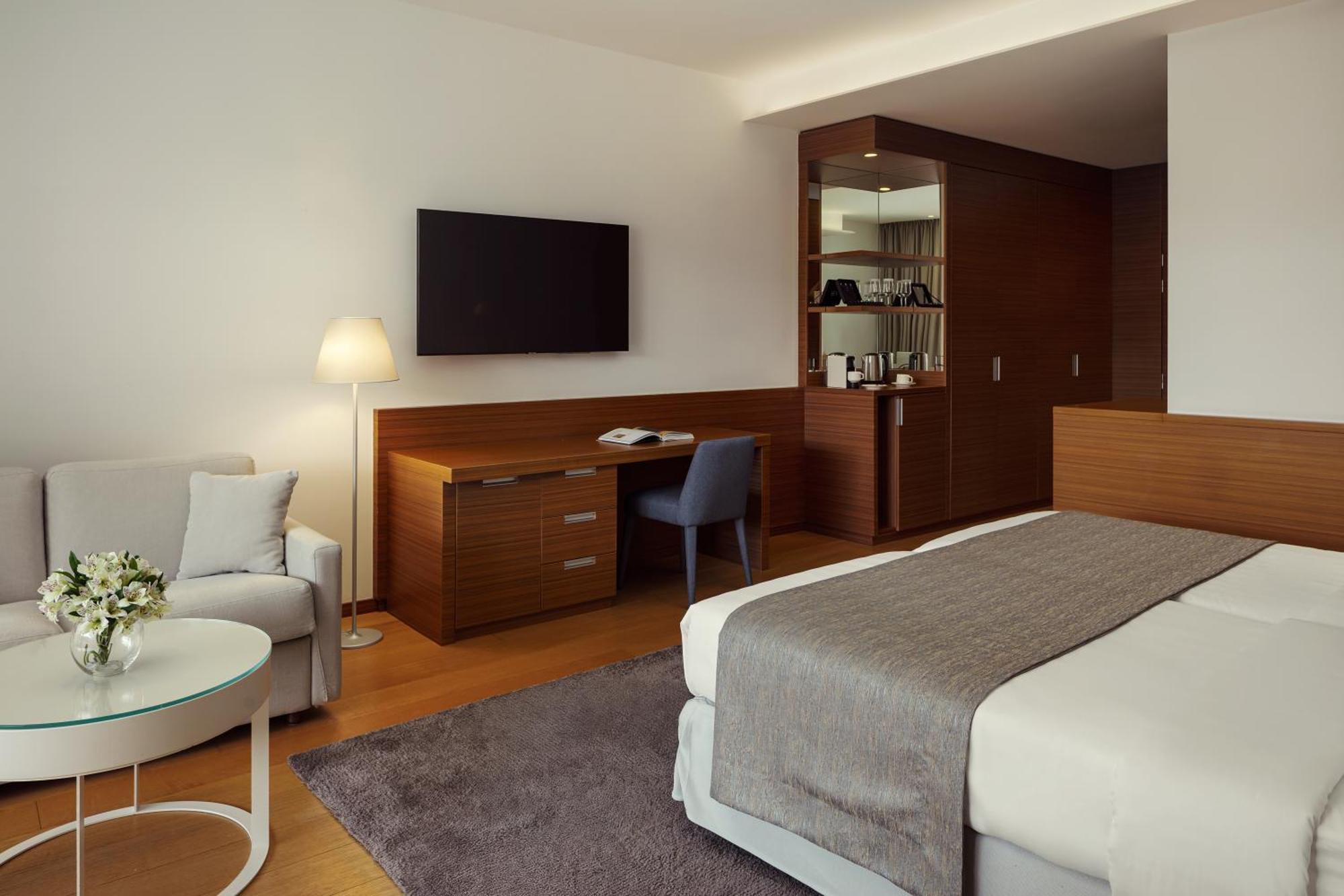 מאלי לוסיניי Hotel Bellevue מראה חיצוני תמונה