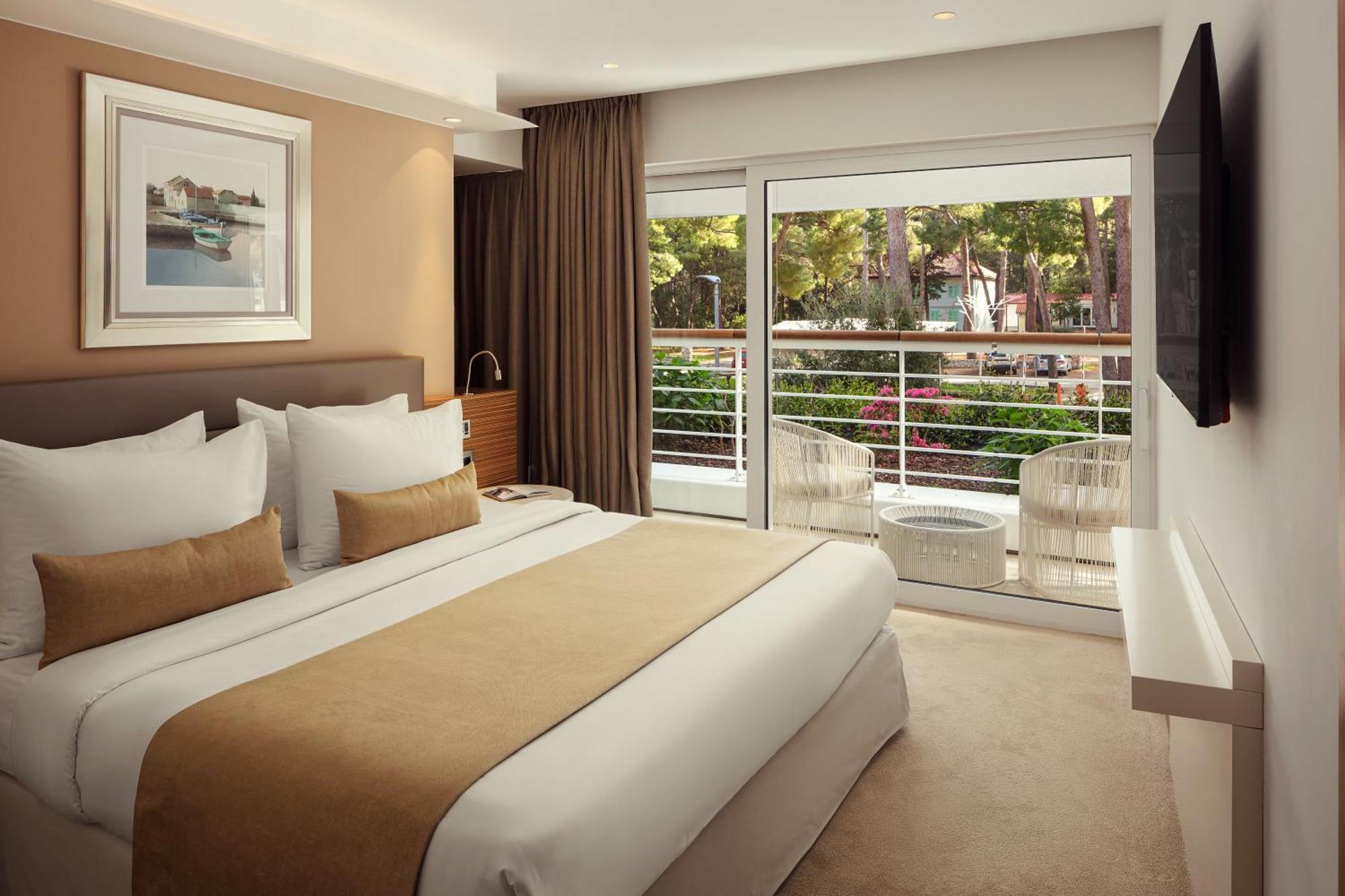מאלי לוסיניי Hotel Bellevue מראה חיצוני תמונה